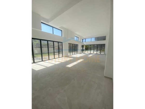 Tirane, jepet me qera dyqan Kati 0, 98 m² 2.000 € (Rezidenca Future Home.)