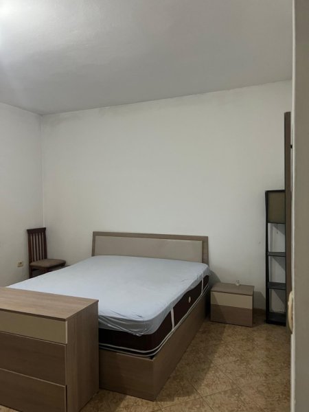 Tirane, jepet me qera apartament 1+1 Kati 2, 350 € 