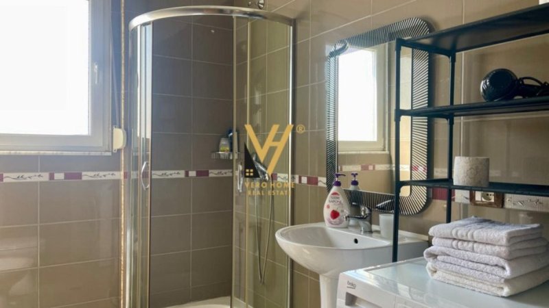 Tirane, jepet me qera apartament 1+1+Ballkon Kati 7, 72 m² 700 € (PAZARI I RI)