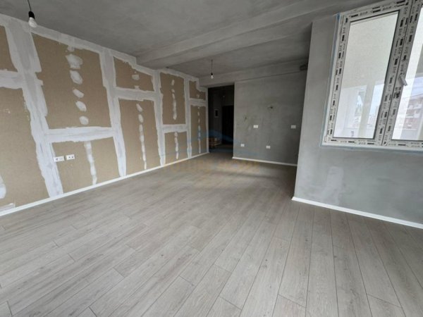 Tirane, shitet apartament 2+1+Ballkon Kati 5, 126 m² 208.000 € (River Residence)