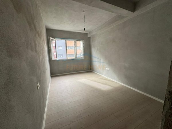 Tirane, shitet apartament 2+1+Ballkon Kati 5, 126 m² 208.000 € (River Residence)