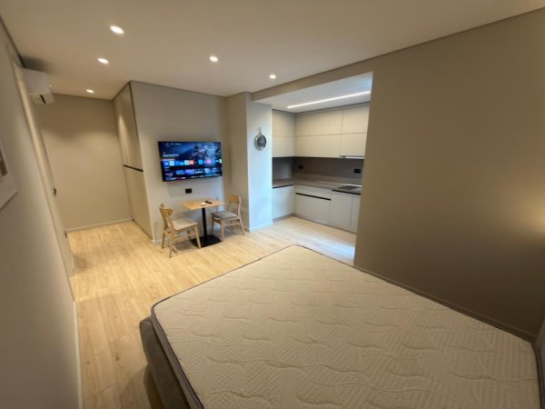 Tirane, jepet me qera apartament 1+1 Kati 2, 128 m² 1.900 € 