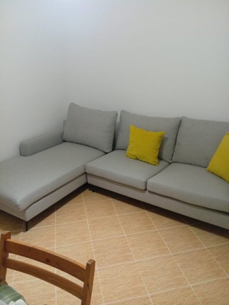 Jepet me Qera Apartament 1+1 ne Brryl, afer Maternitetit të Ri,  ,  60 m² 400 €URO