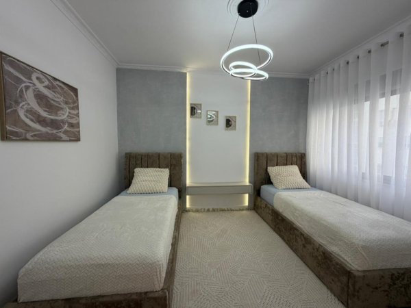 Tirane, shitet apartament 2+1 Kati 4, 101 m² 173.000 € (Prane Eja Studio ne Astir.)