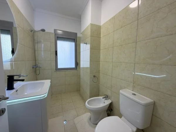 Tirane, shitet apartament 2+1 Kati 4, 101 m² 173.000 € (Prane Eja Studio ne Astir.)
