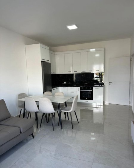Tirane, jepet me qera apartament 2+1 Kati 3, 600 € 