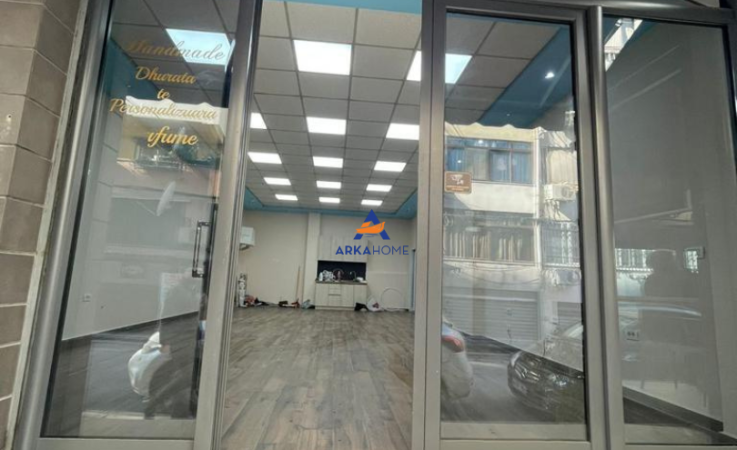 Tirane, shitet ambjent biznesi Kati 0, 80 m² 450.000 € (BLLOKU)