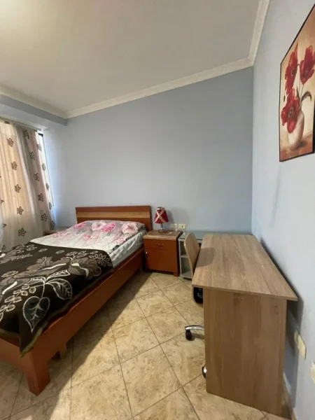 Tirane, jepet me qera apartament 2+1+Ballkon , 65.000 Leke (21 Dhjetori, te Joena)