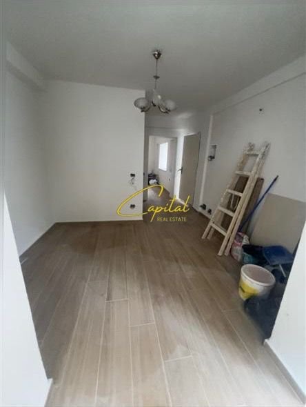 Tirane, jepet me qera zyre Kati 0, 51 m² 600 € (SHESHI WILLSON)