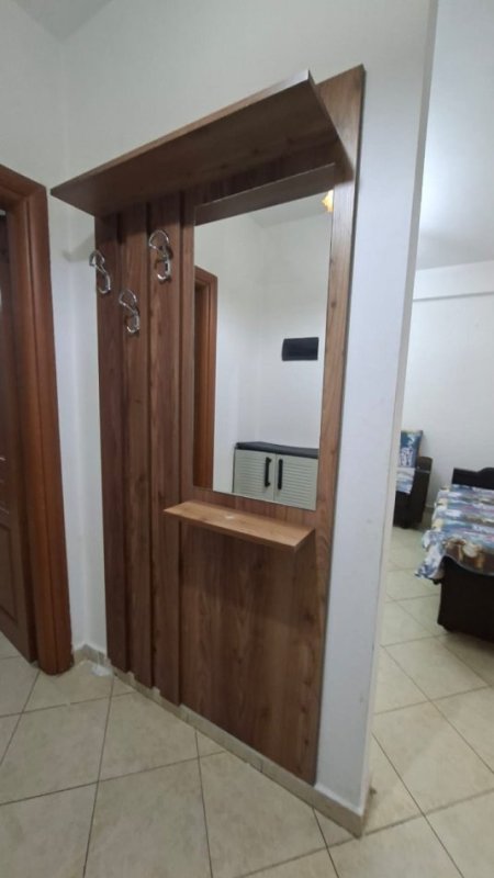 Tirane, jepet me qera apartament 1+1+Ballkon Kati 4, 70 m² 400 € (Rruga 5 maji)