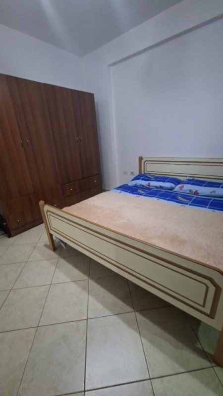 Tirane, jepet me qera apartament 1+1+Ballkon Kati 4, 70 m² 400 € (Rruga 5 maji)