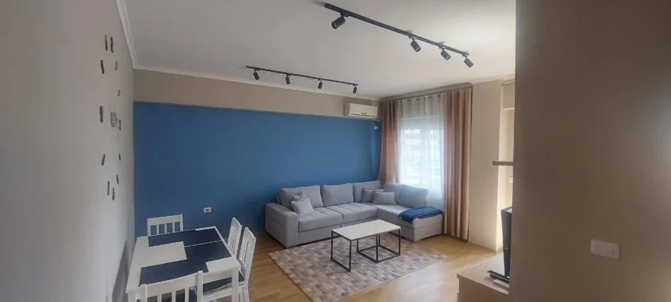 Tirane, jepet me qera apartament 1+1 Kati 5, 600 € 