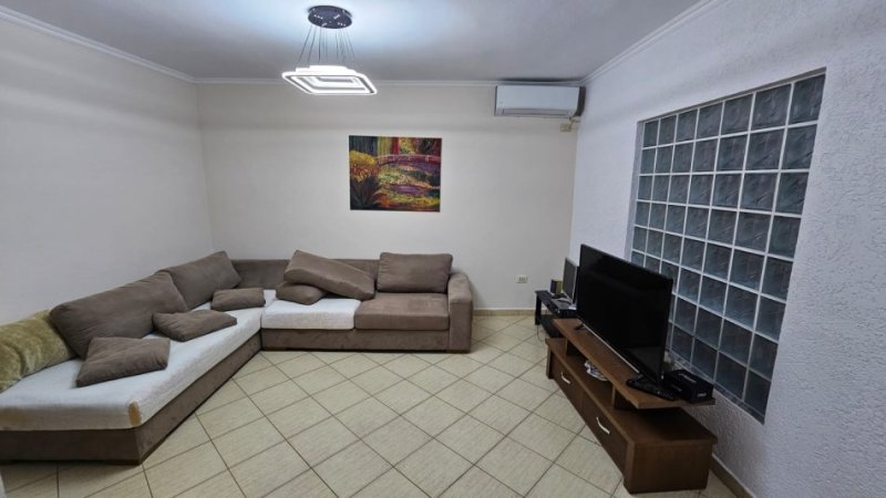 Tirane, jepet me qera apartament 2+1+Ballkon Kati 4, 70 m² 550 € (Rruga Ferit Xhajko)