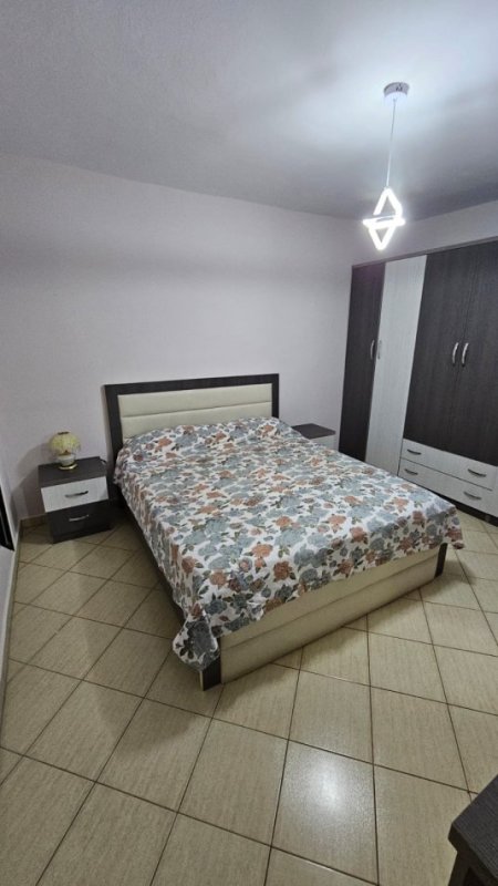 Tirane, jepet me qera apartament 2+1+Ballkon Kati 4, 70 m² 550 € (Rruga Ferit Xhajko)