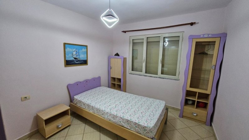 Tirane, jepet me qera apartament 2+1+Ballkon Kati 4, 70 m² 550 € (Rruga Ferit Xhajko)