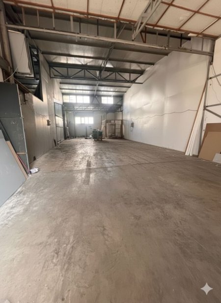 Tirane, jepet me qera ambjent biznesi Kati 0, 900 m² 5.400 €  Përballë QTU