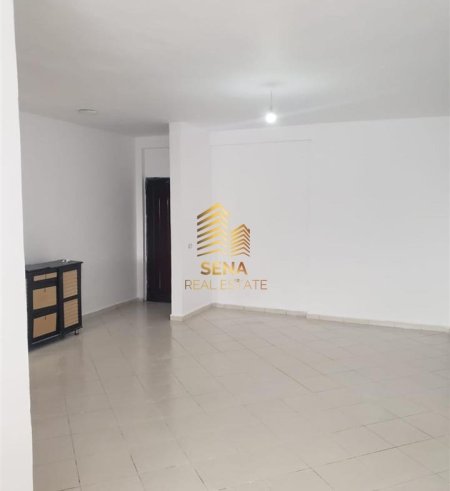 Tirane, jepet me qera apartament 1+1+Ballkon Kati 4, 50 m² 400 € (Rruga Petro Nini Luarasi)