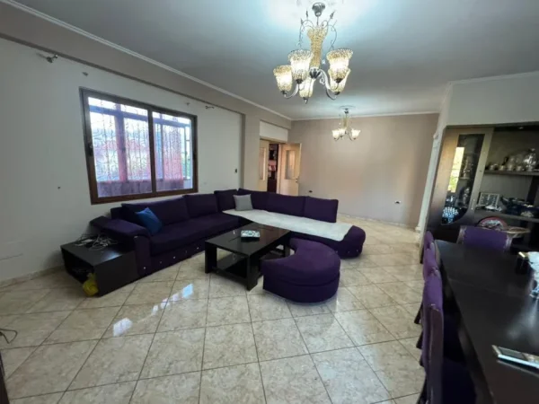 Tirane, shitet 3+1 Kati 3, 157 m² 200.000 € 