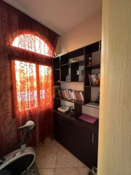 Tirane, shitet 3+1 Kati 3, 157 m² 200.000 € 