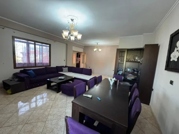 Tirane, shitet 3+1 Kati 3, 157 m² 200.000 € 