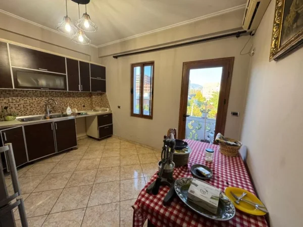 Tirane, shitet 3+1 Kati 3, 157 m² 200.000 € 