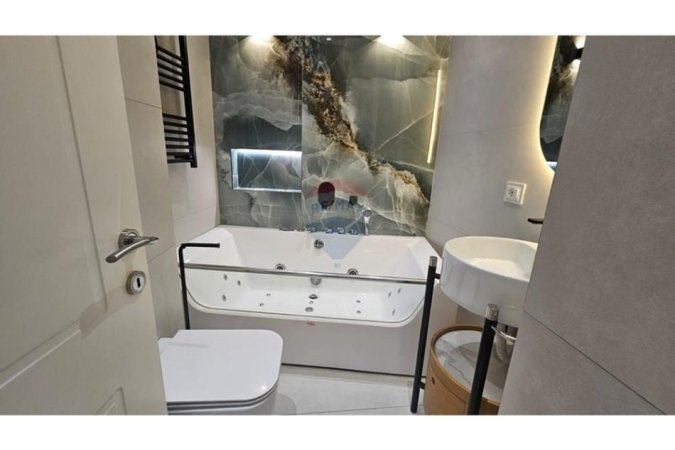 Tirane, jepet me qera apartament 2+1+Ballkon Kati 5, 100 m² 1.900 € (Lake View)