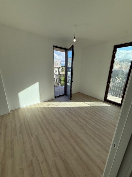 Tirane, jepet me qera ambjent biznesi , 61 m² 1.000 € (Altana Residence)
