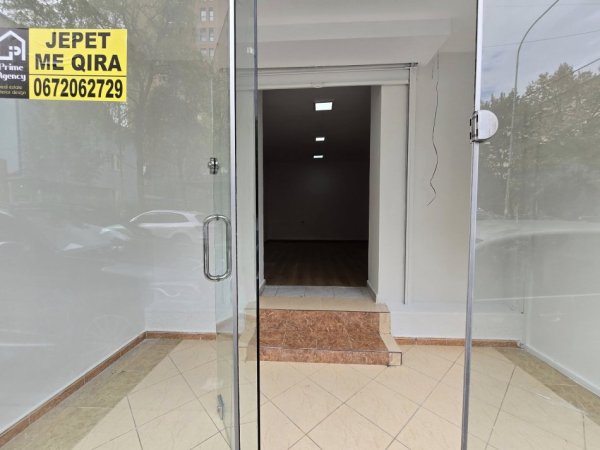 Tirane, jepet me qera ambjent biznesi Kati 0, 30 m² 400 € 