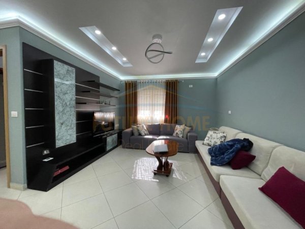 Tirane, jepet me qera apartament 2+1 Kati 6, 117 m² 600 € (UNAZA E RE)