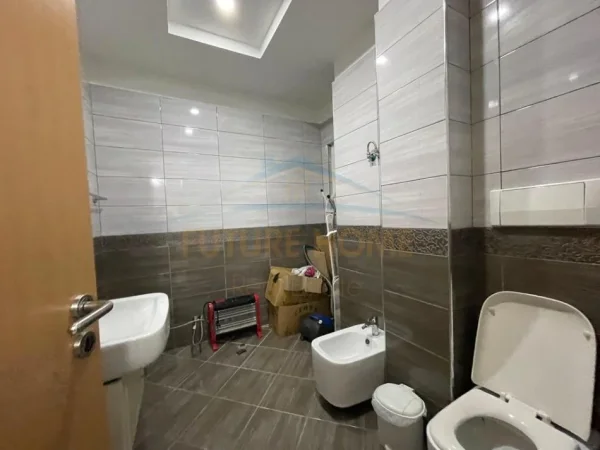 Tirane, jepet me qera apartament 2+1 Kati 6, 117 m² 600 € (UNAZA E RE)