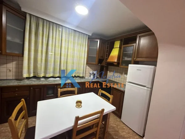 jap me qera apartament 2+1+Ballkon Kati 2, 81 m² 650 € (Fusha e Aviacionit, afer Konvikteve te Inxhinierise)