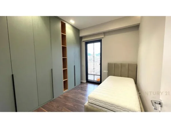 Tirane, jepet me qera apartament 3+1+Ballkon Kati 5, 161 m² 2.000 € (Rruga e Kavajes)