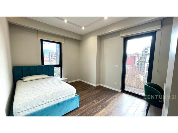 Tirane, jepet me qera apartament 3+1+Ballkon Kati 5, 161 m² 2.000 € (Rruga e Kavajes)