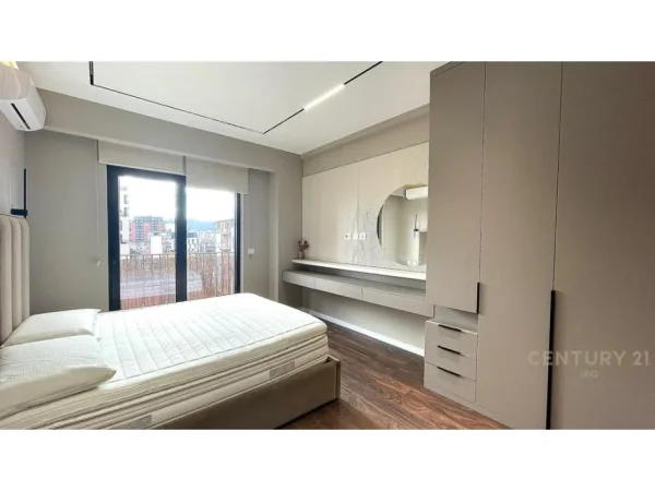 Tirane, jepet me qera apartament 3+1+Ballkon Kati 5, 161 m² 2.000 € (Rruga e Kavajes)
