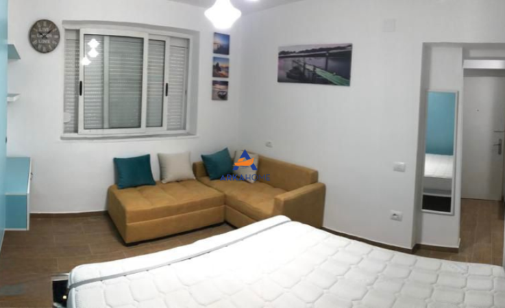 Tirane, shitet garsonier 1+1 Kati 1, 20 m² 55.000 € (5 maji)