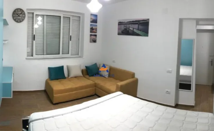 Tirane, shitet garsonier 1+1 Kati 1, 20 m² 55.000 € (5 maji)