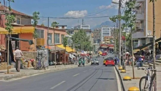 Tirane, jepet me qera apartament 2+1+Ballkon Kati 3, 150 m² 500 € (5 Maji)