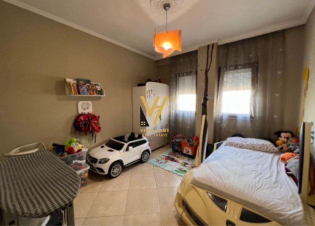 Tirane, jepet me qera apartament 2+1+Ballkon Kati 5, 117 m² 600 € (KODRA E DIELLIT)