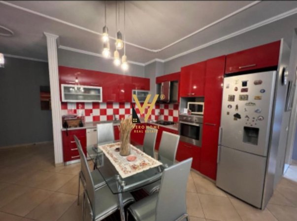 Tirane, jepet me qera apartament 2+1+Ballkon Kati 5, 117 m² 600 € (KODRA E DIELLIT)