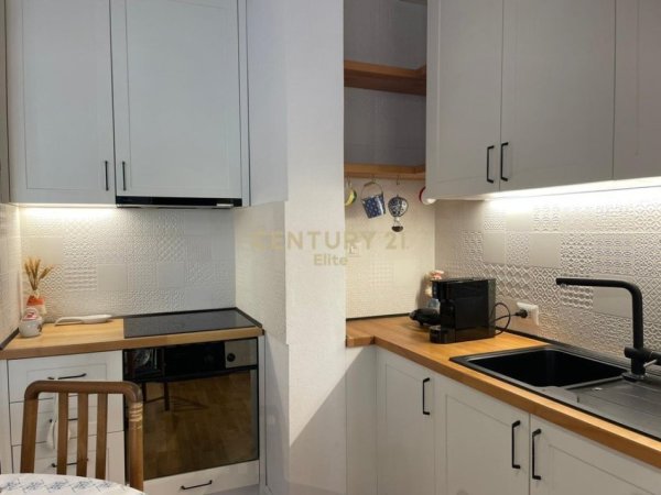 Tirane, jepet me qera apartament 2+1 Kati 9, 80 m² 750 € (Rr. Kosovareve)