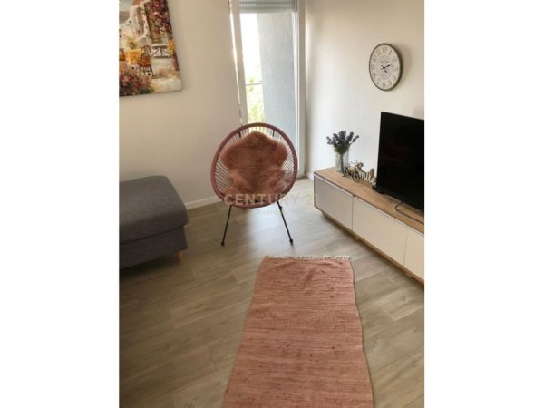 Tirane, jepet me qera apartament 2+1+Aneks+Ballkon Kati 4, 85 m² 600 € (Laprake)