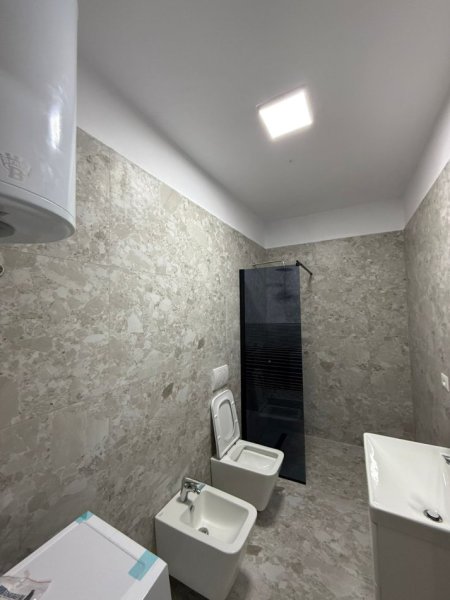 Durres, shitet apartament 1+1+Ballkon Kati 1, 52 m² 72.000 € (SHKEMB KAVAJE)