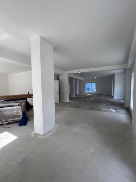 Tirane, jepet me qera ambjent biznesi Kati 0, 216 m² 3.000 € (Rezidenca Kaimi)