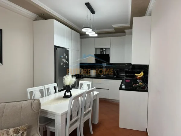 Tirane, shitet apartament 2+1+Ballkon Kati 6, 83 m² 150.000 € (Unaza e Re)