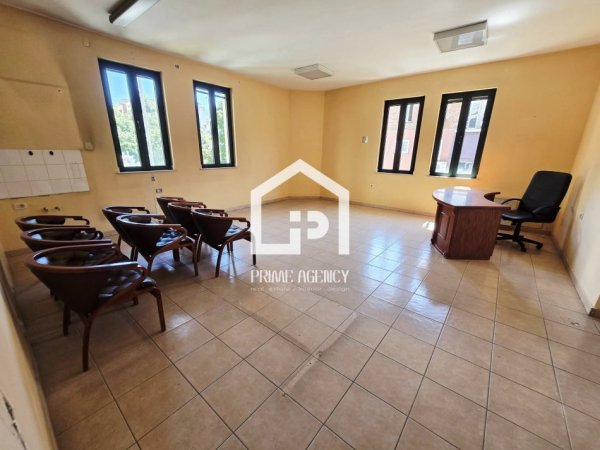 Tirane, jepet me qera Vile Kati 3, 400 m² 5.500 € 