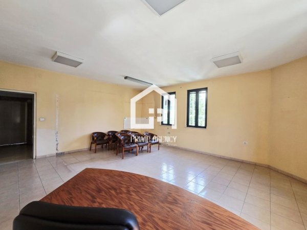 Tirane, jepet me qera Vile Kati 3, 400 m² 5.500 € 