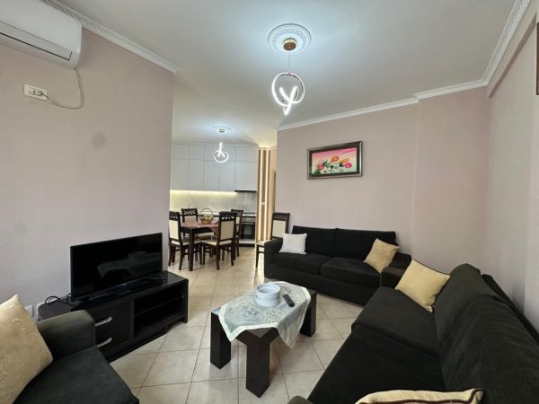 Tirane, jepet me qera apartament 1+1 Kati 3, 60 m² 450 € 