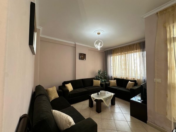 Tirane, jepet me qera apartament 1+1 Kati 3, 60 m² 450 € 