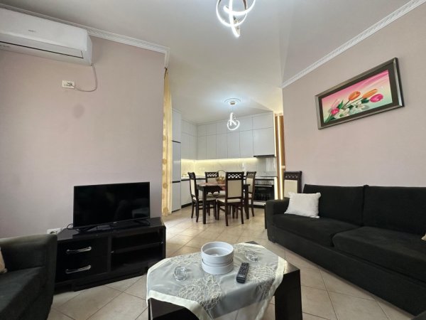 Tirane, jepet me qera apartament 1+1 Kati 3, 60 m² 450 € 