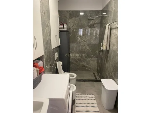 Tirane, shitet apartament 1+1+Ballkon Kati 7, 160 m² 168.000 € (Kthesa e Kamzes)